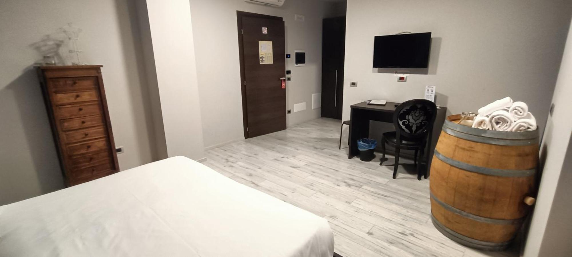 Millaenya Inn Entratico Екстериор снимка