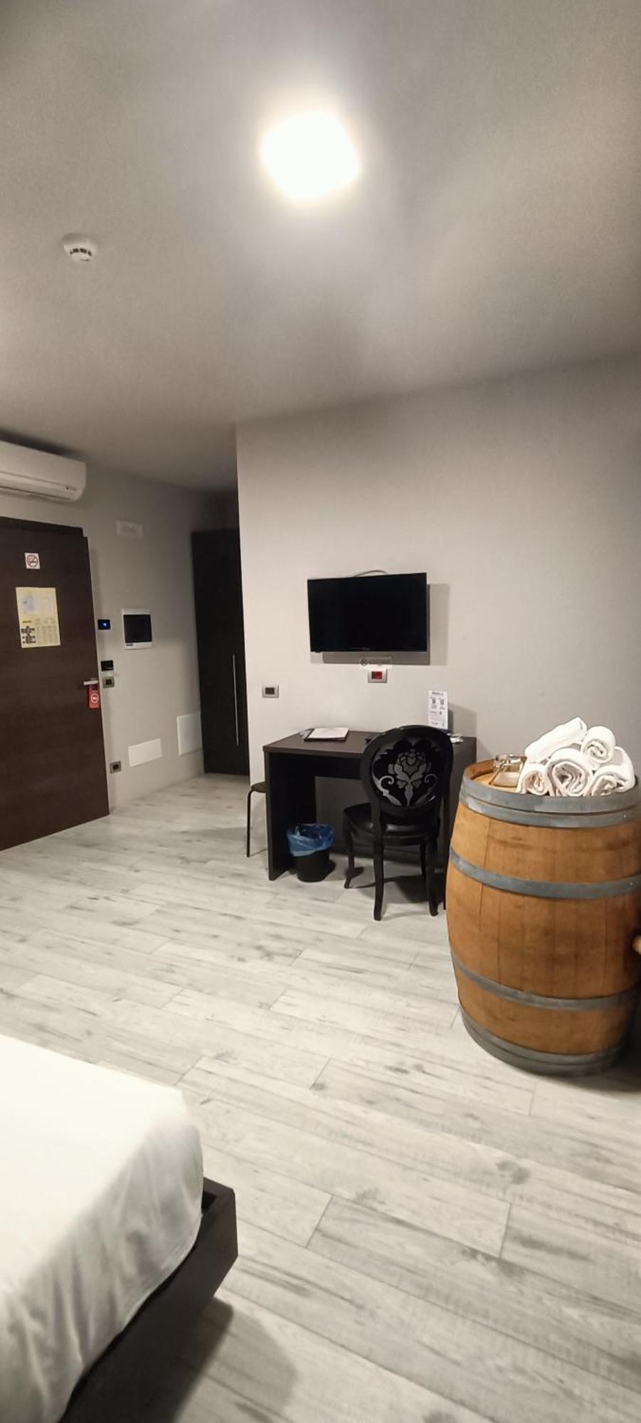 Millaenya Inn Entratico Екстериор снимка