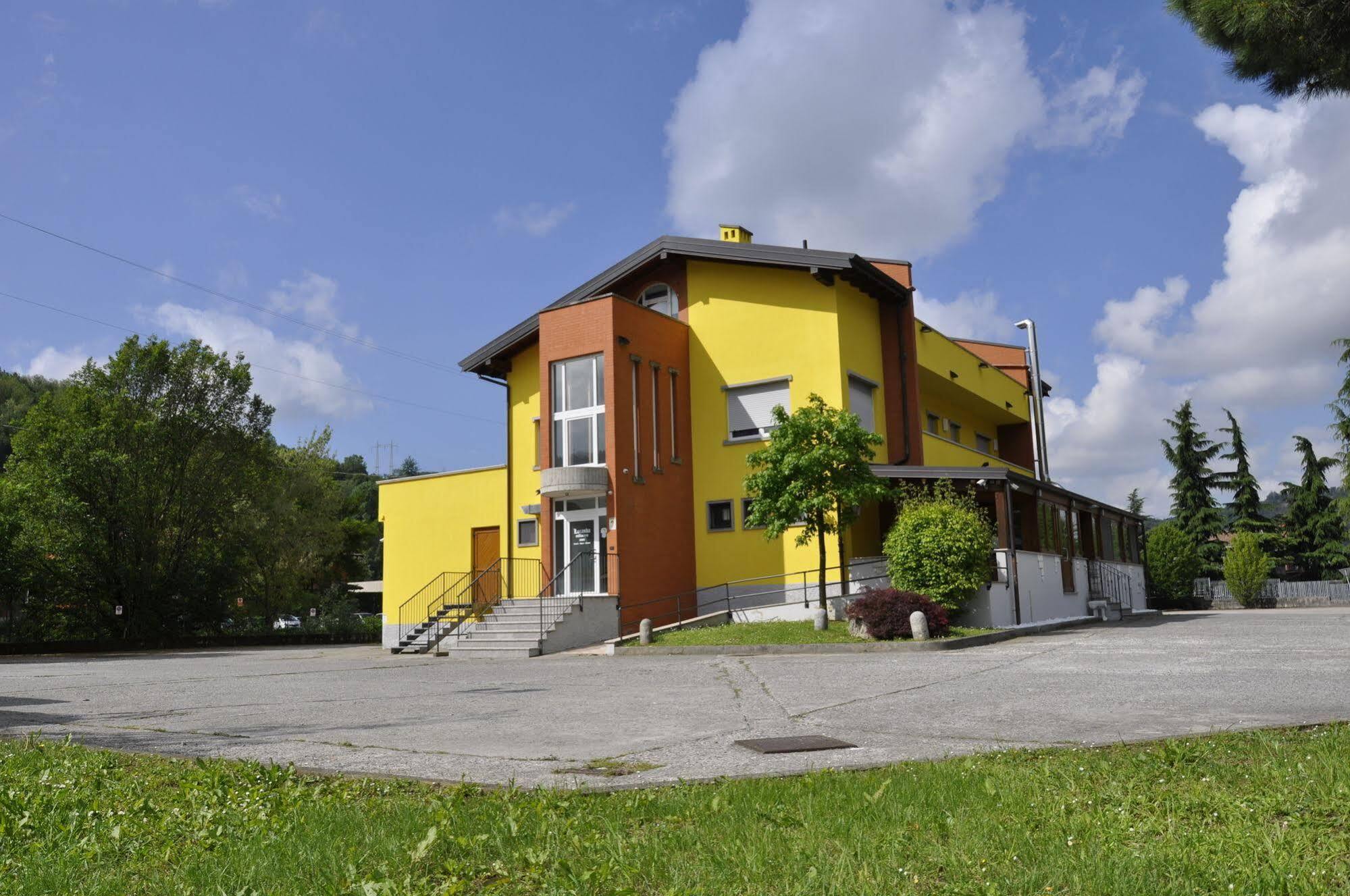 Millaenya Inn Entratico Екстериор снимка